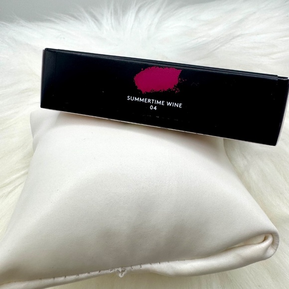 FENTY CHEEKS SUEDE POWDER BLUSH - IN SHADE SUMMERTIME WINE - Picture 2 of 4